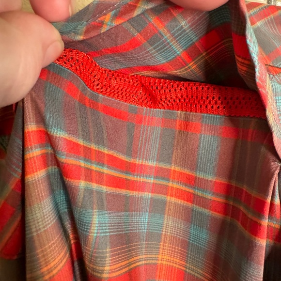REI Top Womens Large Plaid Long Sleeve Snap Red Gray Hiking Rendezvous Vented - Picture 9 of 9